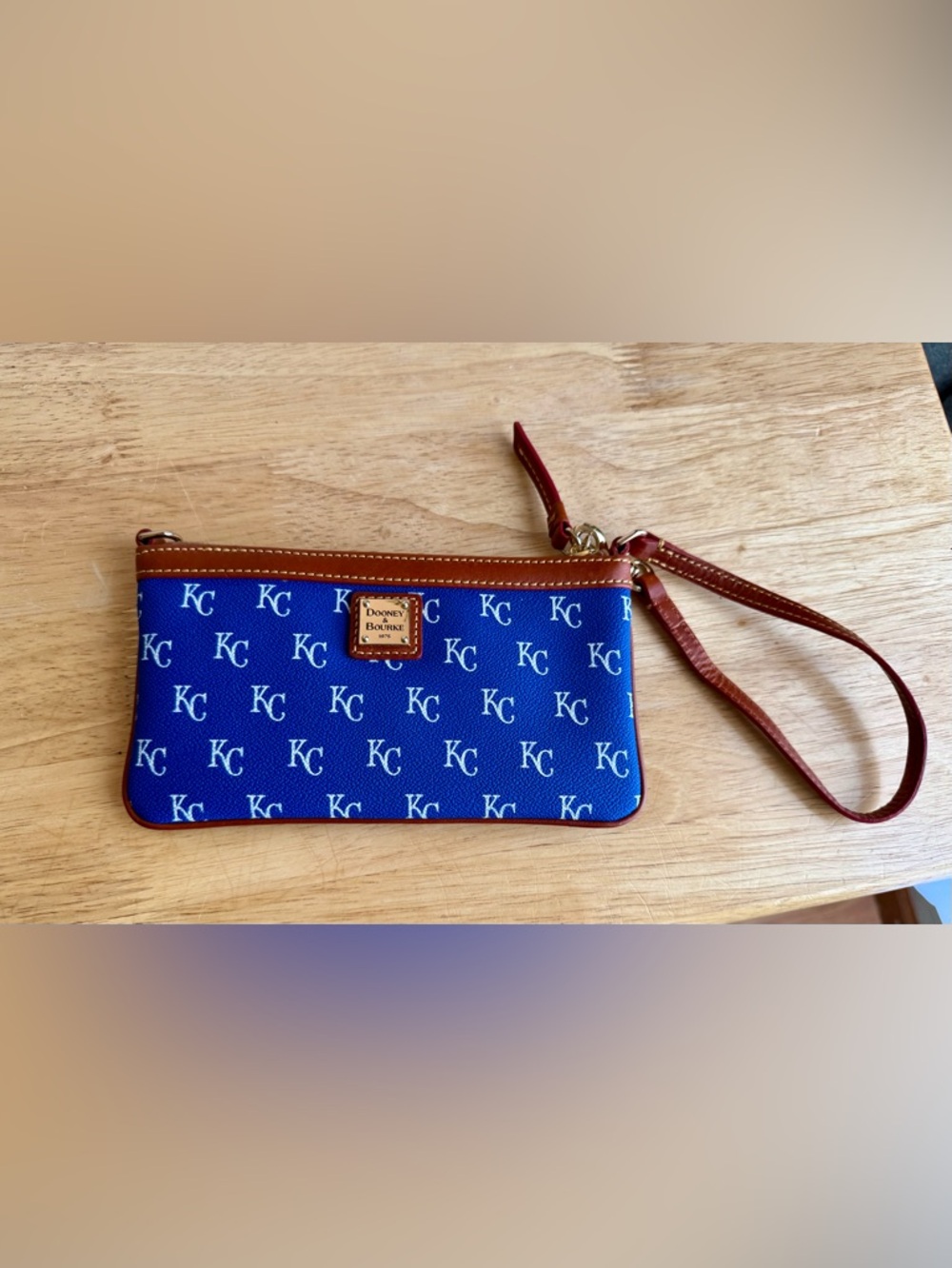 ⚾💙 Dooney & Bourke KC Royals World Series Wristlet 💙⚾ - Picture 2 of 8